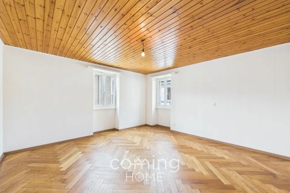 Appartement de 4 pièces rénové à Eggerberg avec balcon ensoleillé