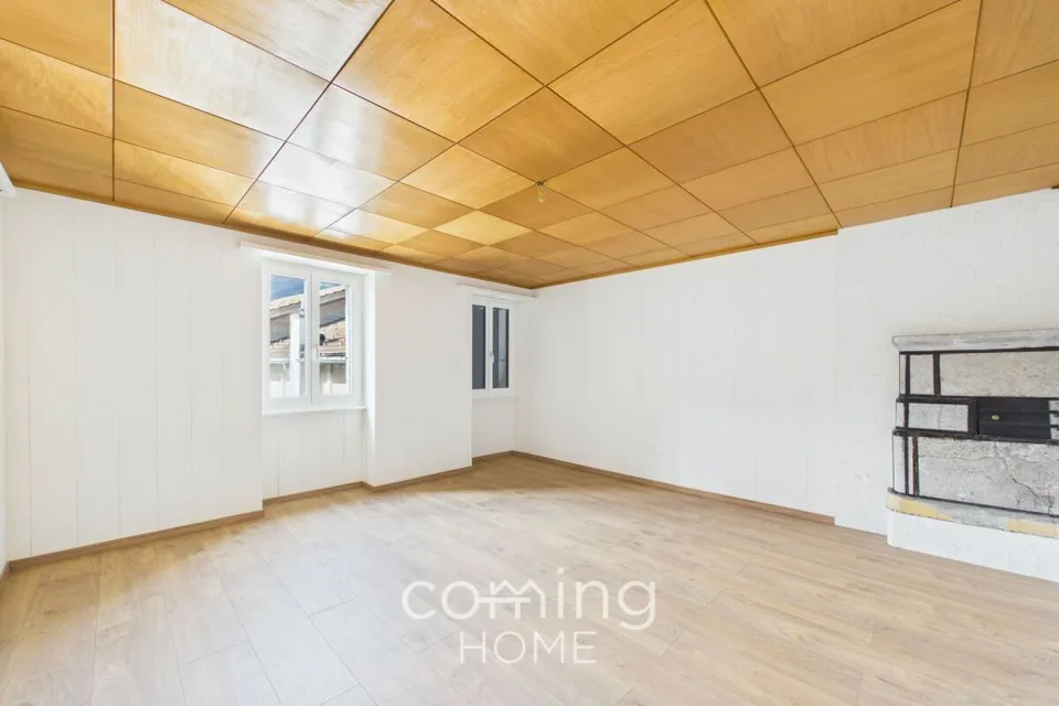 Appartement de 4 pièces rénové à Eggerberg avec balcon ensoleillé