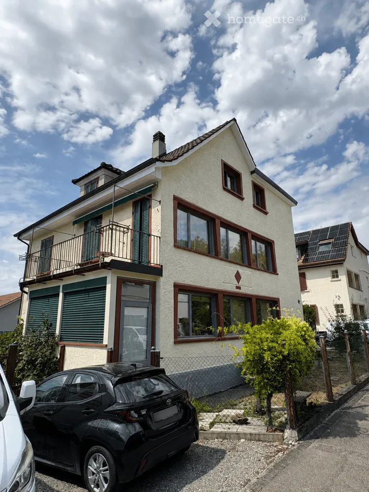 Charmante 3-Zimmer-Dachwohnung an ruhiger Lage in Arlesheim