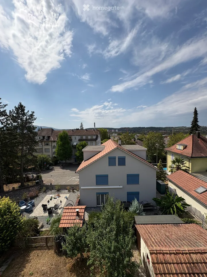 Charmant appartement 3 pièces en mansarde dans un quartier calme à Arlesheim
