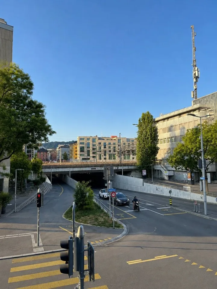 Vielseitig nutzbare Gewerbefläche an prominenter Lage im Kreis 5