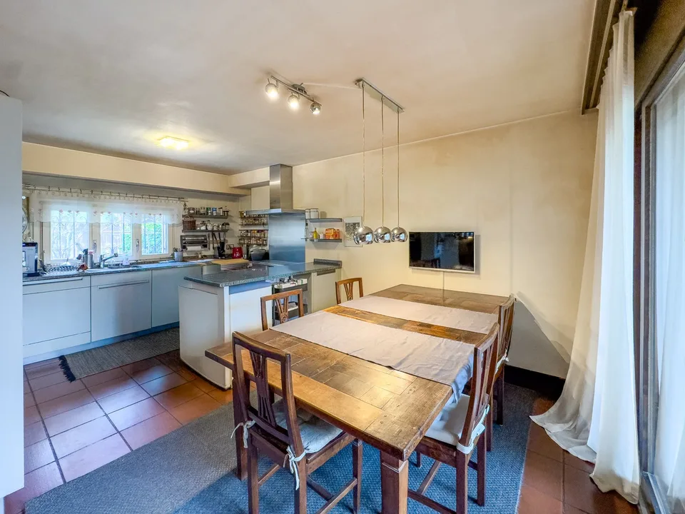 Semi-detached house with open view in Vezia