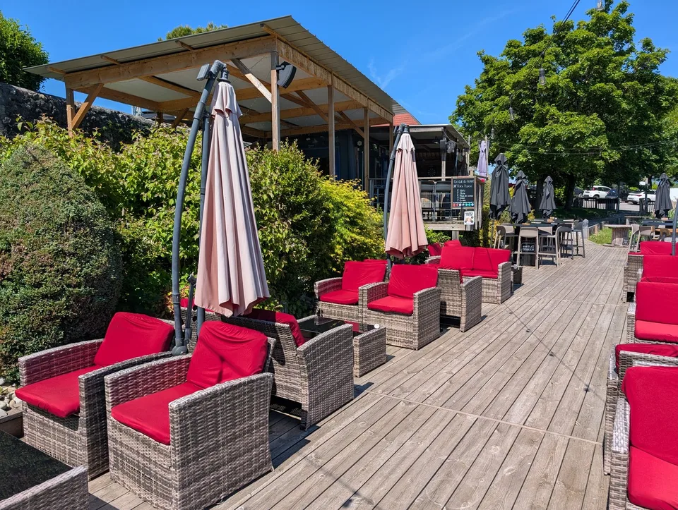 Restaurant Bar Catering -- Guinguette setting by the pond -- 350 m² -- Grand Annecy (74)