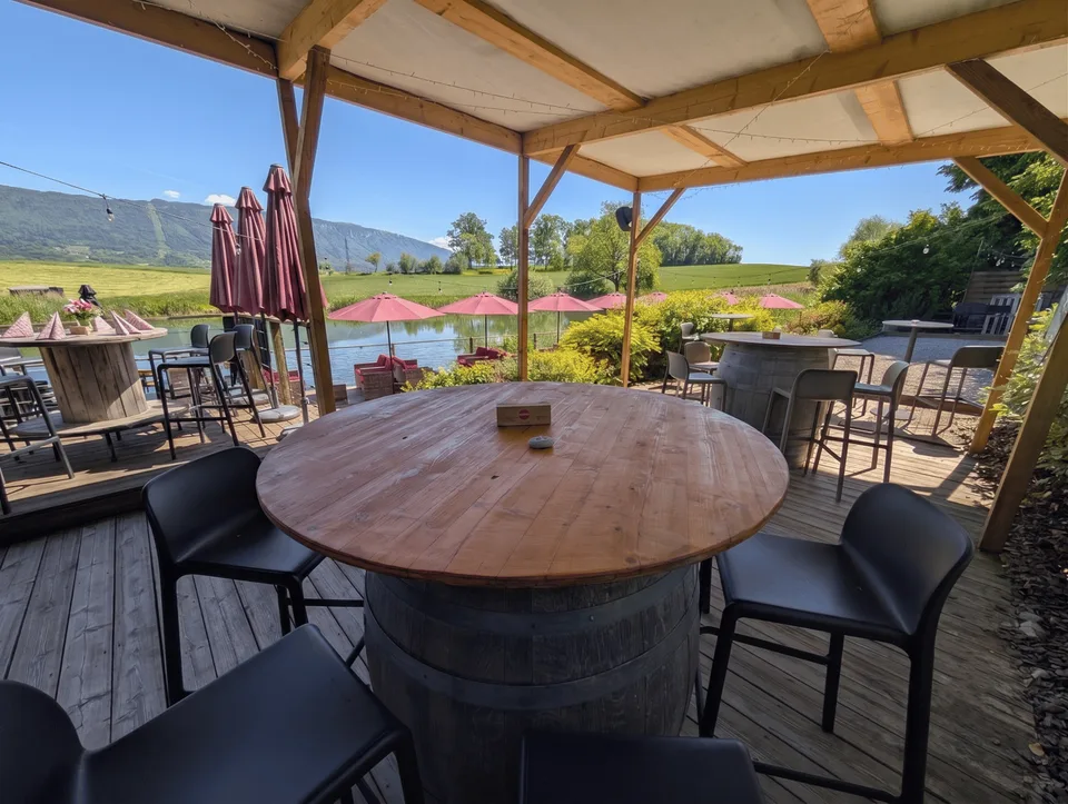 Restaurant Bar Catering -- Guinguette setting by the pond -- 350 m² -- Grand Annecy (74)