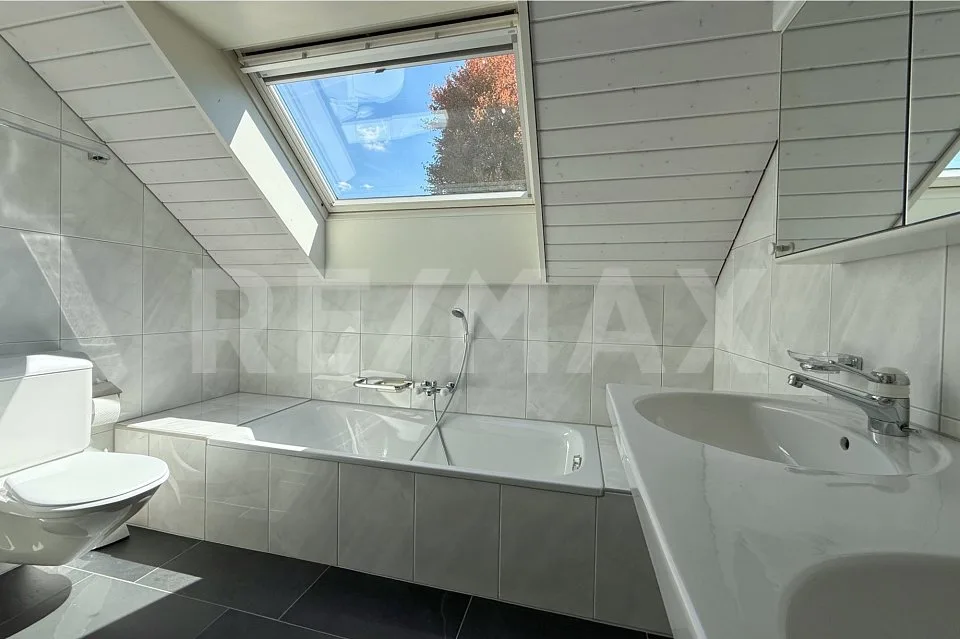 Charmante Dachwohnung mit Cheminée und Terrasse in ruhigem Quartier