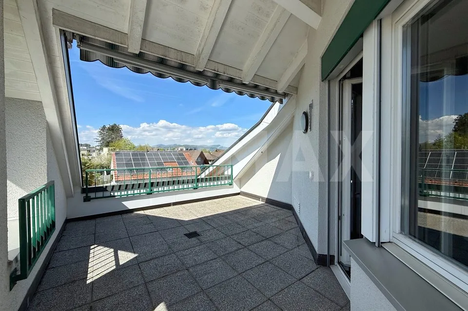 Charmante Dachwohnung mit Cheminée und Terrasse in ruhigem Quartier