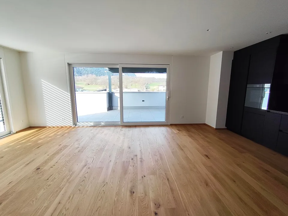 Prächtiges Dachgeschoss-Apartment mit 3,5 Zimmern in Leuk – Neu, hell