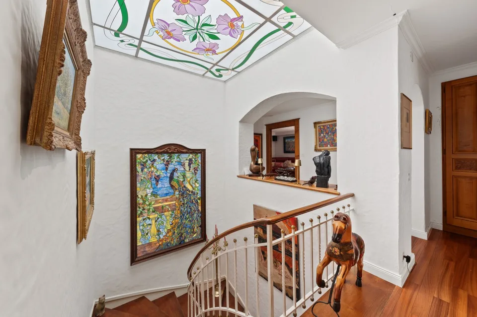 EXCEPTIONAL ESTATE WITH PANORAMIC VIEW OF THE LAKE