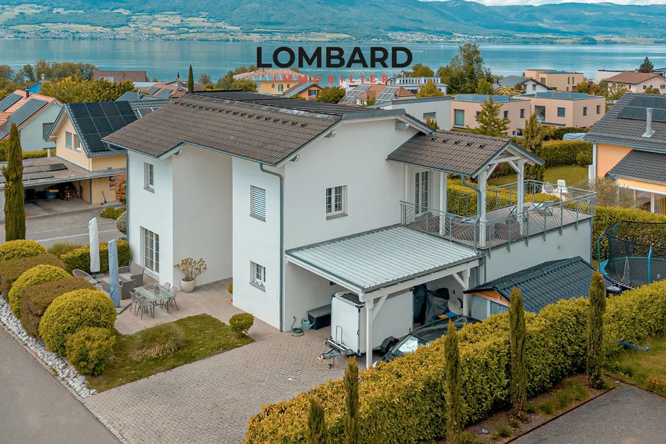 Spacieuse villa individuelle avec vue sur le lac et piscine
