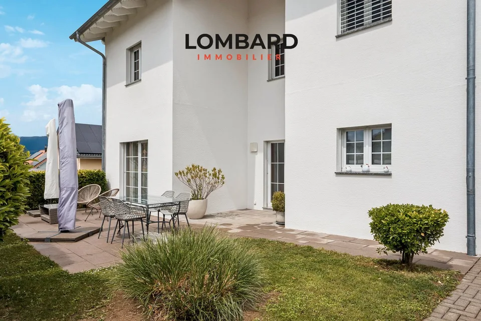Spacieuse villa individuelle avec vue sur le lac et piscine