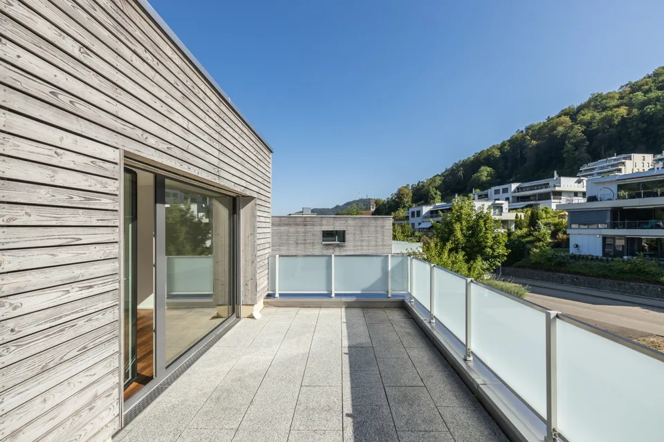 Modern attic apartment with a view of the green