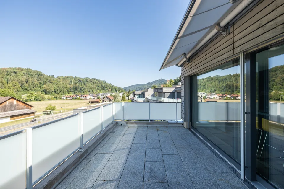 Modern attic apartment with a view of the green