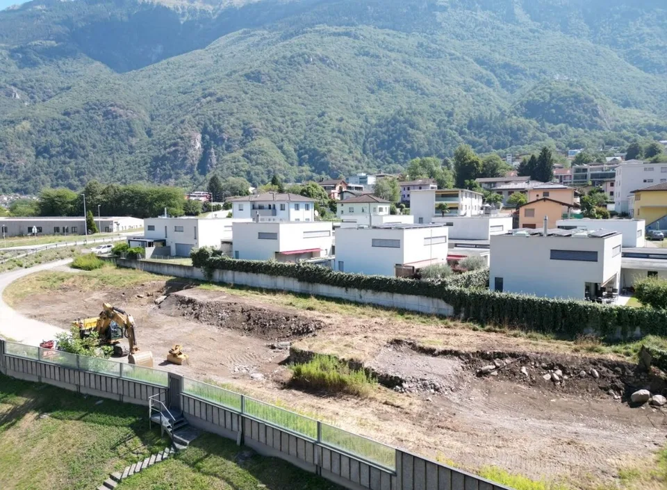 CLARO  CASA UNIFAMILIARE DI 4.5 LOCALI NELLA RESIDENZA LE GEMELLE