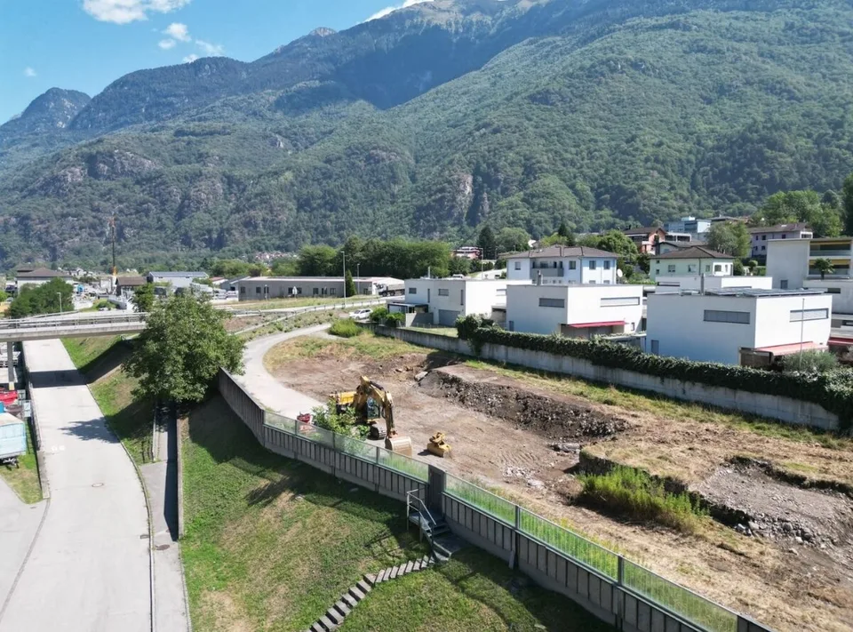 CLARO  CASA UNIFAMILIARE DI 4.5 LOCALI NELLA RESIDENZA LE GEMELLE