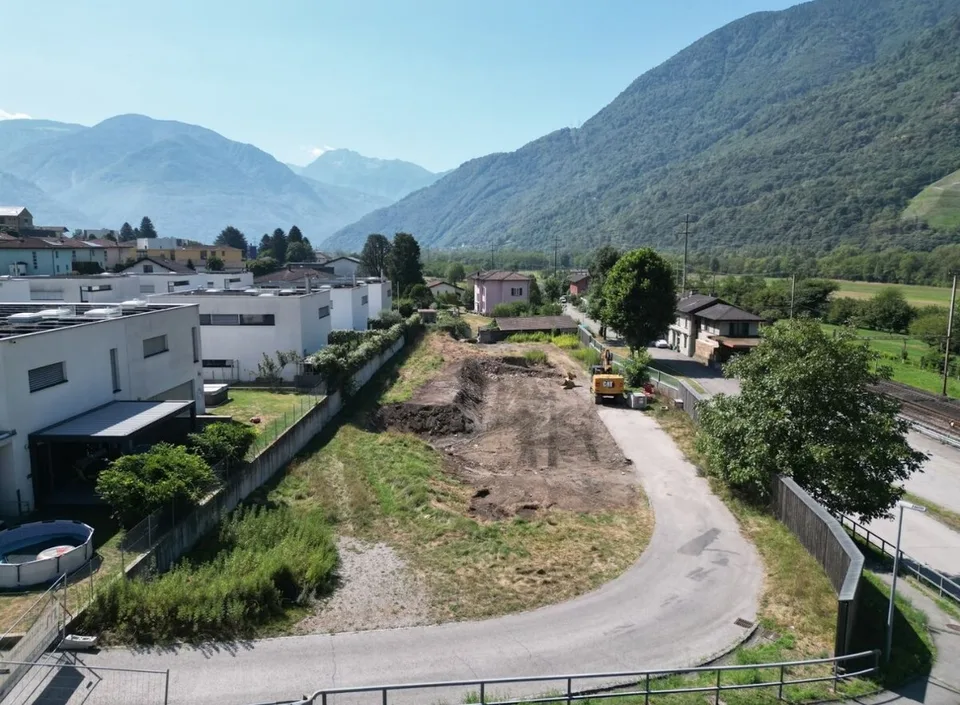 CLARO  CASA UNIFAMILIARE DI 4.5 LOCALI NELLA RESIDENZA LE GEMELLE