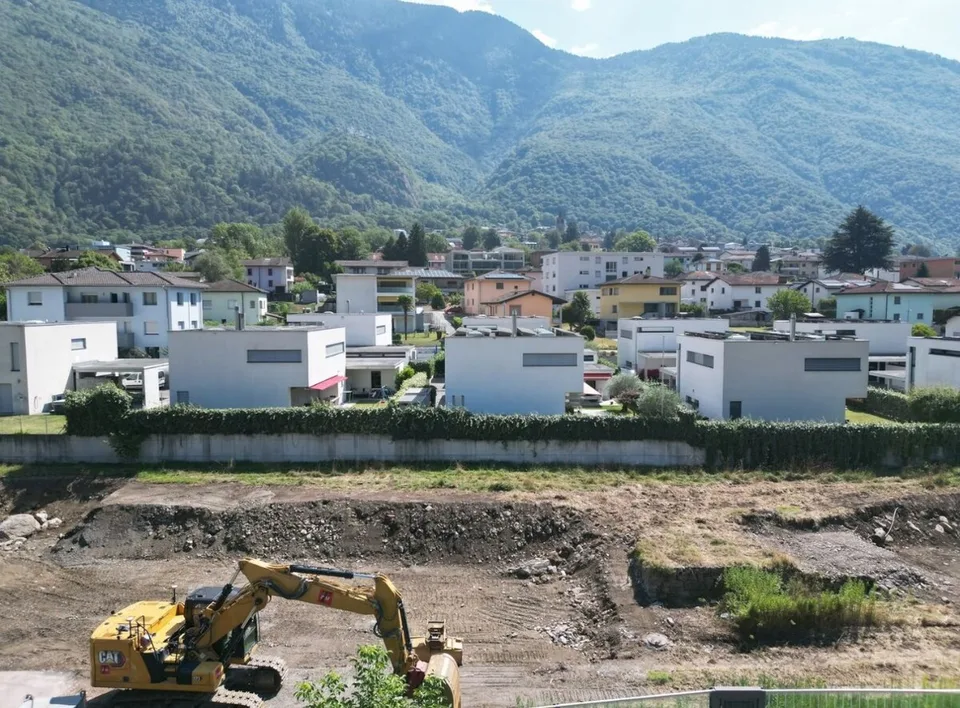 CLARO  CASA UNIFAMILIARE DI 4.5 LOCALI NELLA RESIDENZA LE GEMELLE