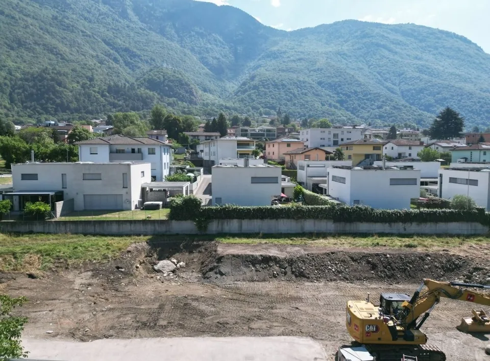 CLARO  CASA UNIFAMILIARE DI 4.5 LOCALI NELLA RESIDENZA LE GEMELLE