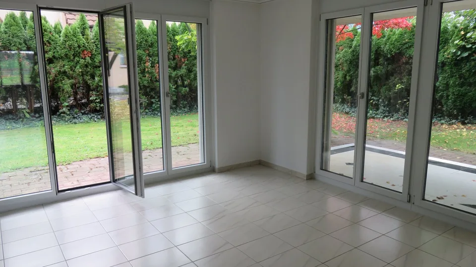 Moderne, lichtdurchflutete Wohlfühloase mit Garten & Cheminée an begehrter Lage in Winterthur