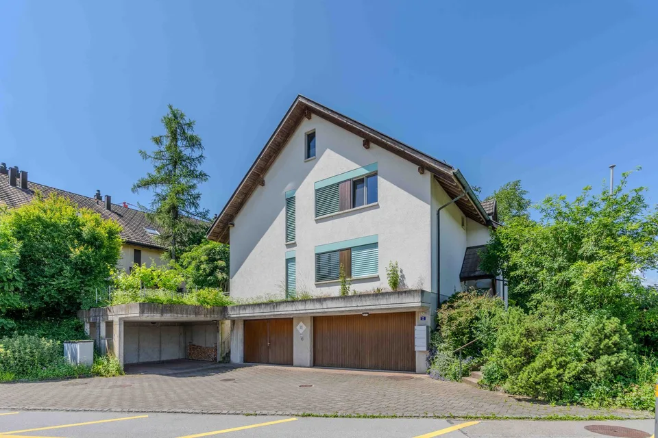 Moderne, lichtdurchflutete Wohlfühloase mit Garten & Cheminée an begehrter Lage in Winterthur
