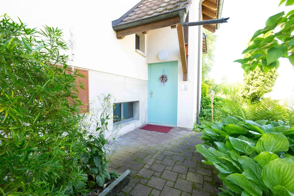 Moderne, lichtdurchflutete Wohlfühloase mit Garten & Cheminée an begehrter Lage in Winterthur