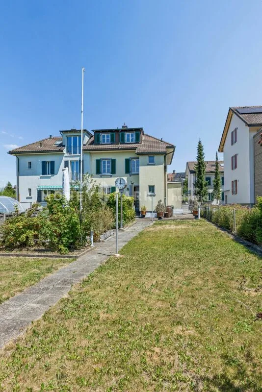 Casa a schiera di 6 locali con molto potenziale