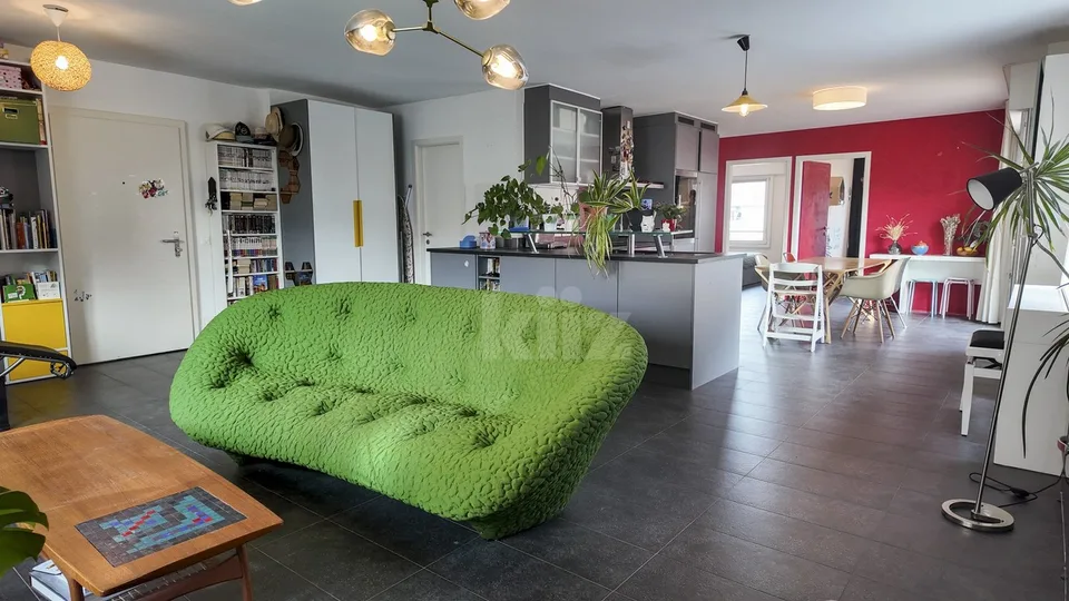 Bel appartement traversant avec balcon