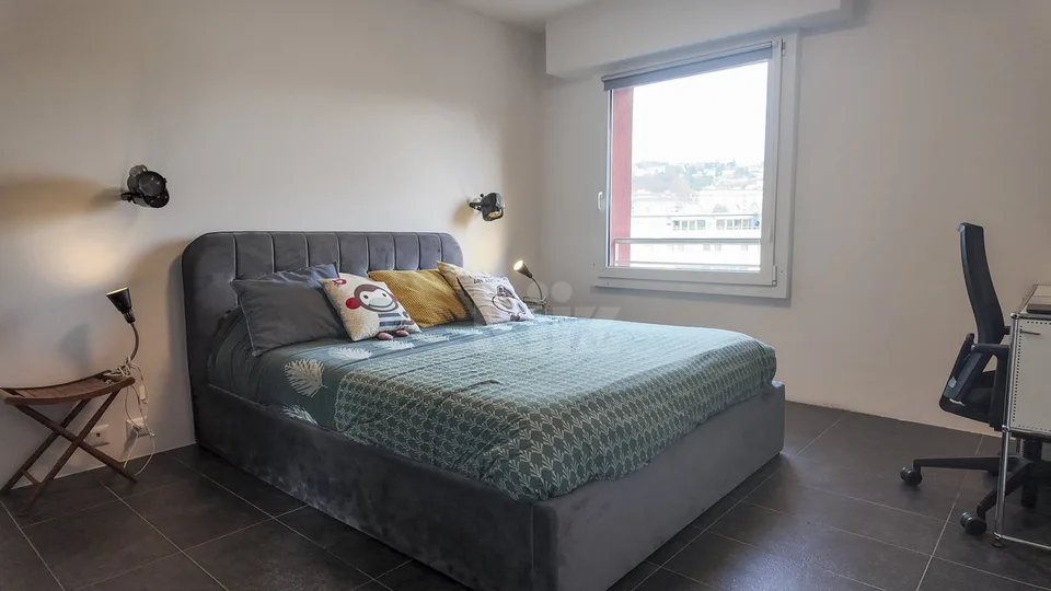 Beautiful crossing apartment with balcony