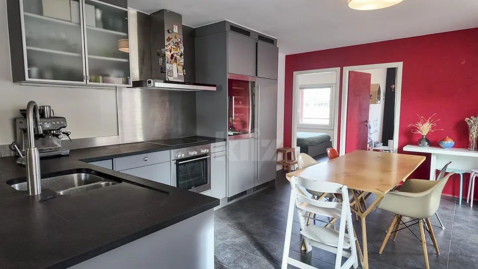 Beautiful crossing apartment with balcony