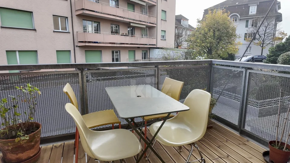 Beautiful crossing apartment with balcony