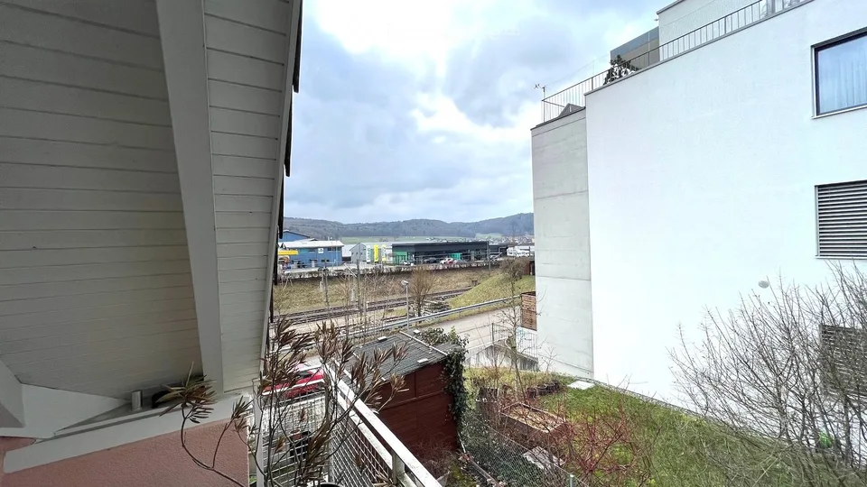 Attractive 3.5-room maisonette apartment in a central location in Beringen with a large garden seating area