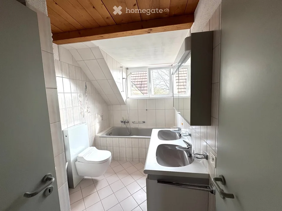 Attractive 3.5-room maisonette apartment in a central location in Beringen with a large garden seating area