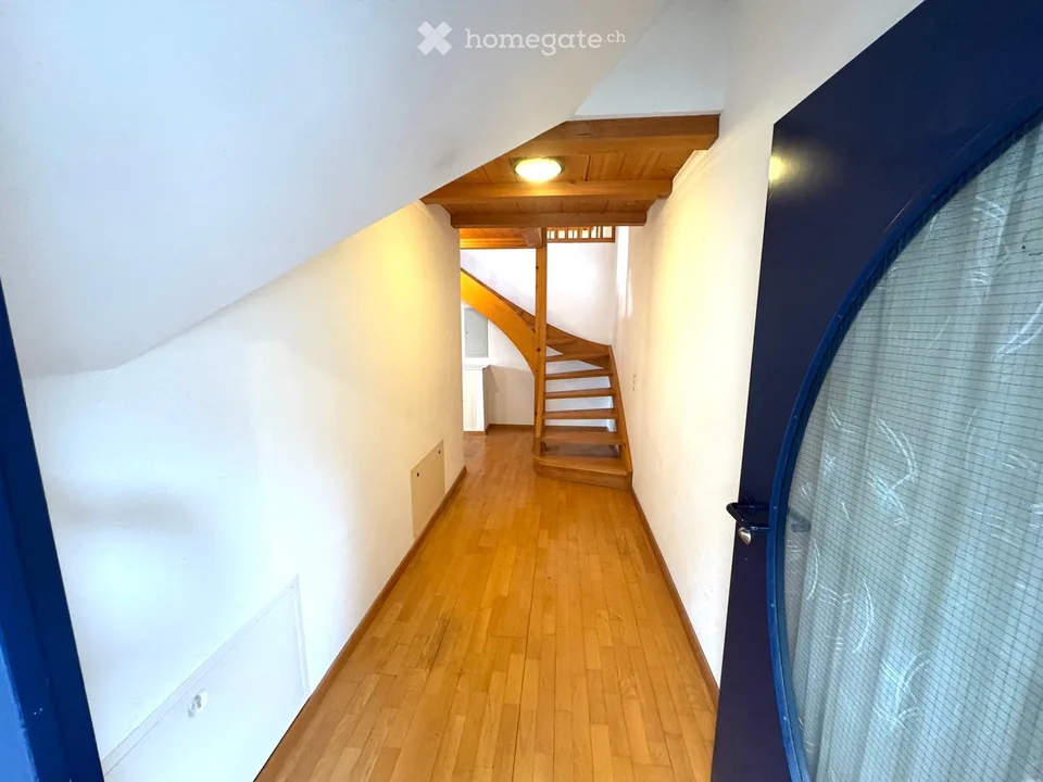 Attractive 3.5-room maisonette apartment in a central location in Beringen with a large garden seating area