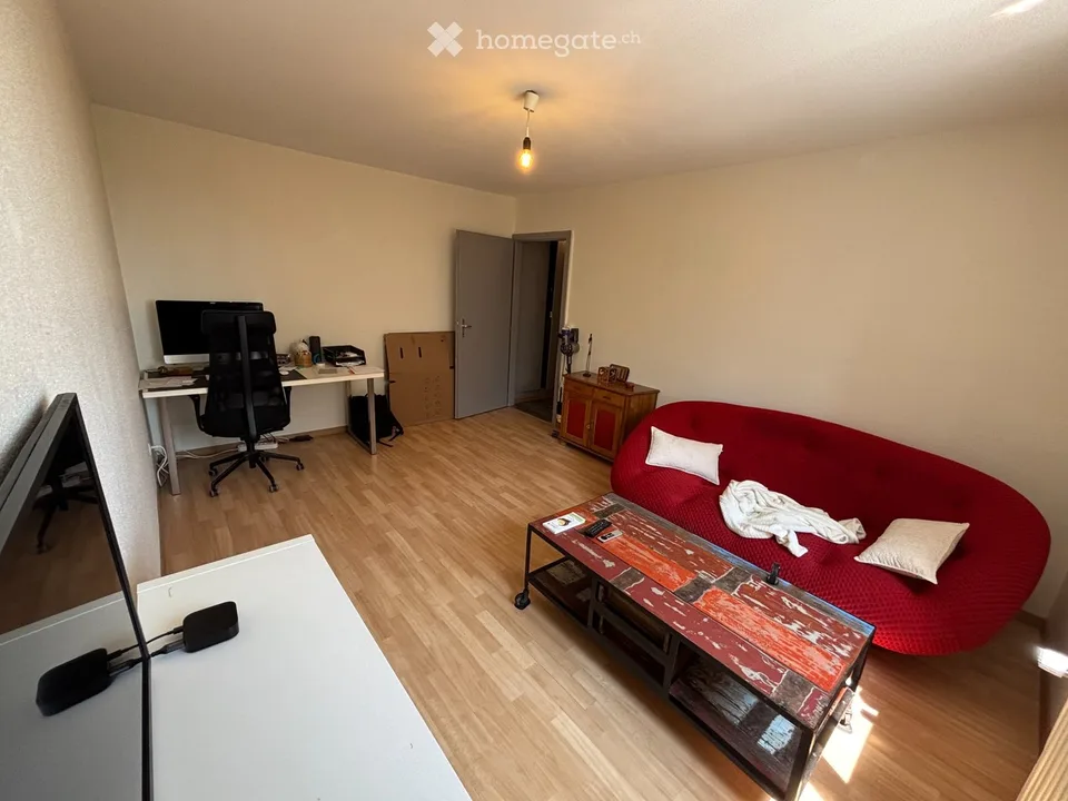 DRINGEND - 2-Zimmer-Wohnung 1. Stock Neuchâtel