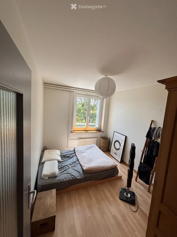 DRINGEND - 2-Zimmer-Wohnung 1. Stock Neuchâtel
