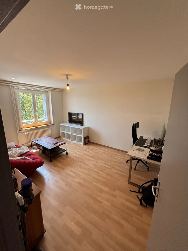 DRINGEND - 2-Zimmer-Wohnung 1. Stock Neuchâtel