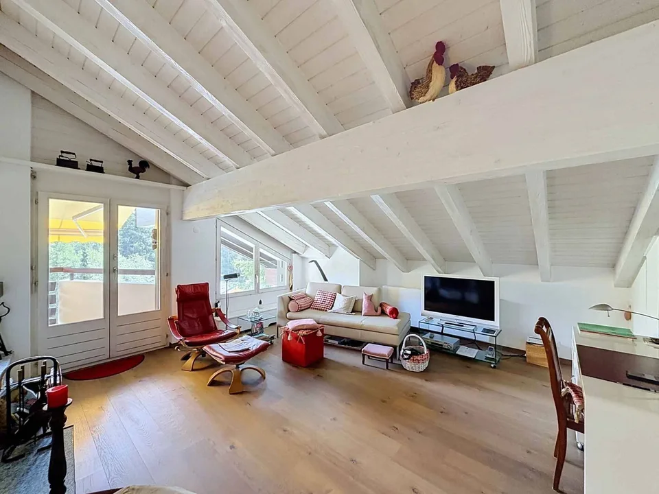 En exclusivité - Appartement en semi-attique, coup de coeur de 2.5 pièces