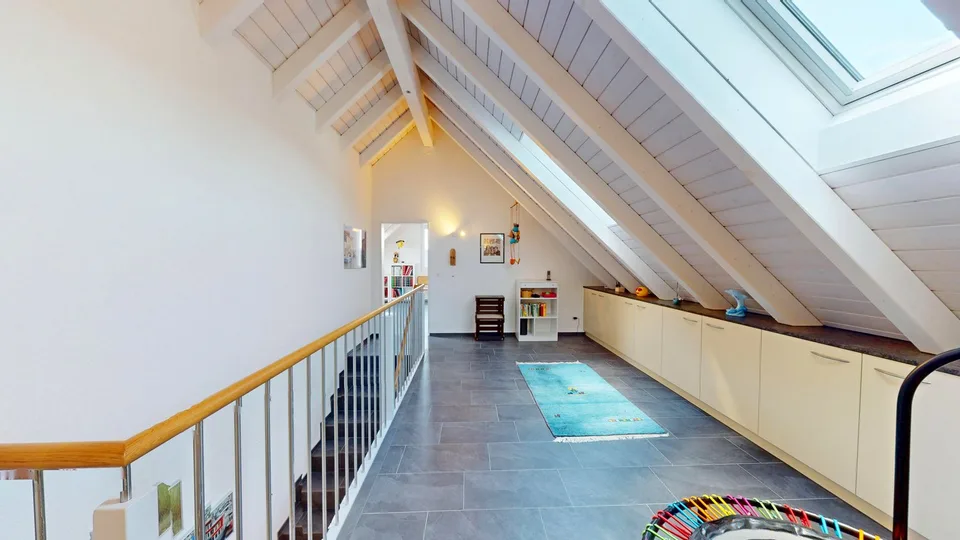 Family-friendly 5½-room attic maisonette apartment in prime location