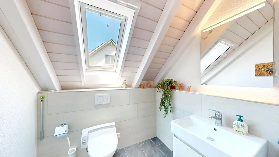 Family-friendly 5½-room attic maisonette apartment in prime location