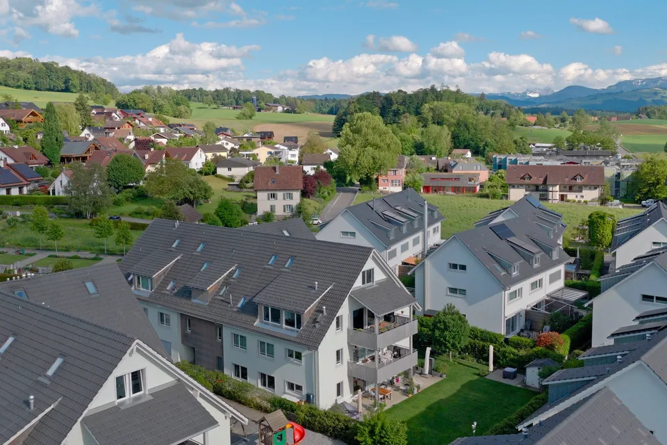 Family-friendly 5½-room attic maisonette apartment in prime location