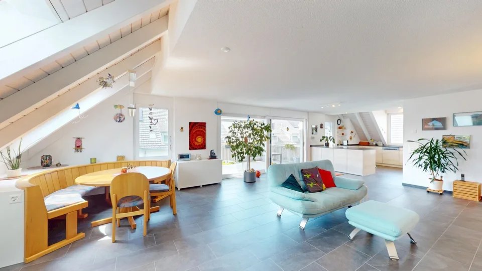 Family-friendly 5½-room attic maisonette apartment in prime location