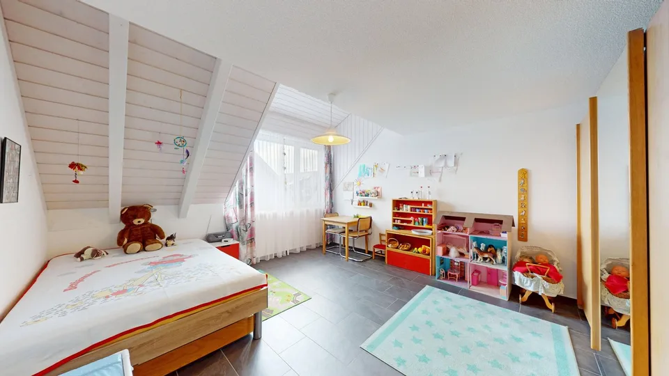 Family-friendly 5½-room attic maisonette apartment in prime location