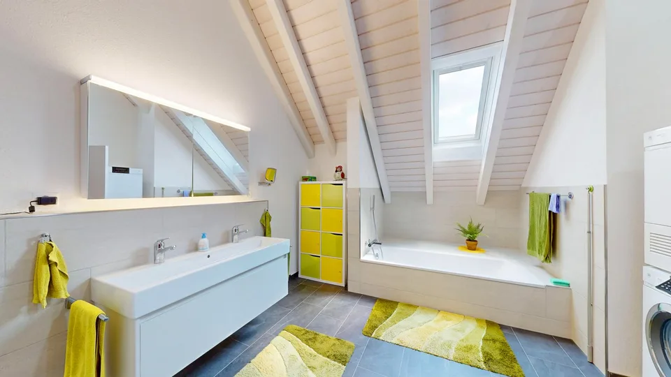 Family-friendly 5½-room attic maisonette apartment in prime location