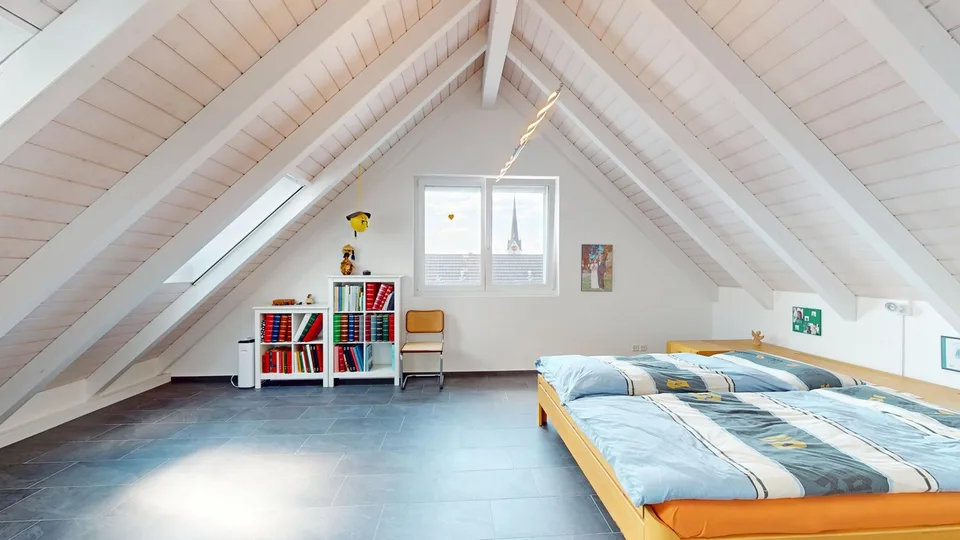 Family-friendly 5½-room attic maisonette apartment in prime location