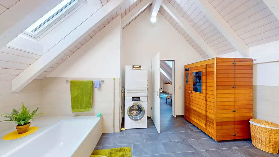 Family-friendly 5½-room attic maisonette apartment in prime location