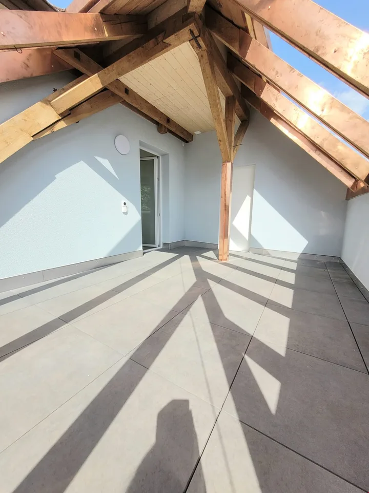 Grosse und helle 4.5-Zimmerwohnung mit Dachterrasse