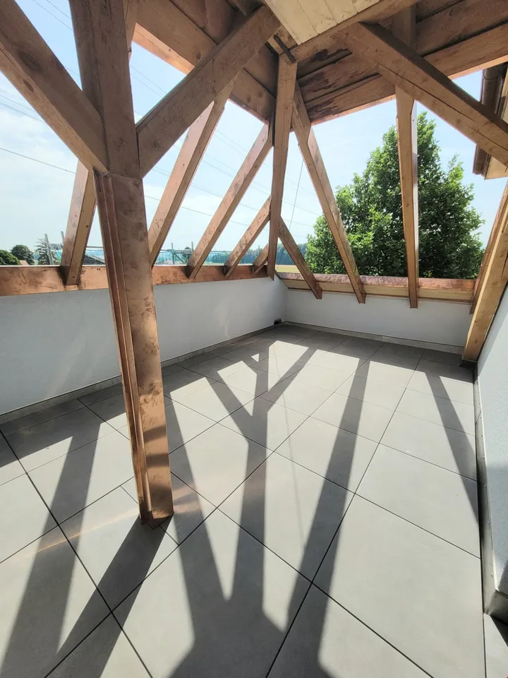 Grosse und helle 4.5-Zimmerwohnung mit Dachterrasse