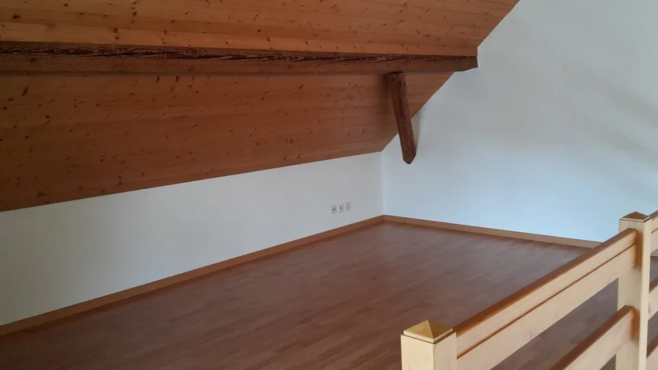 Charmante Dachwohnung im ländlichen Mühleberg zu vermieten