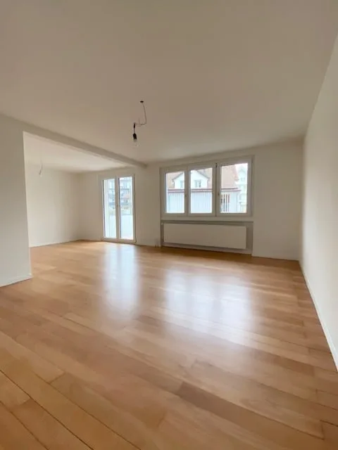 Luxeriöse sanierte 4,5 Zimmer Altbau Wohnung mit Balkon im Zentrum von Herisau
