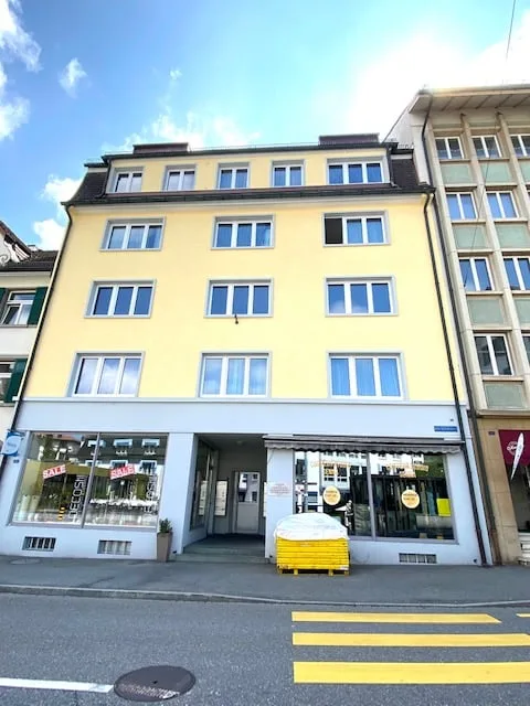 Luxeriöse sanierte 4,5 Zimmer Altbau Wohnung mit Balkon im Zentrum von Herisau