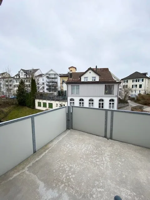Luxeriöse sanierte 4,5 Zimmer Altbau Wohnung mit Balkon im Zentrum von Herisau